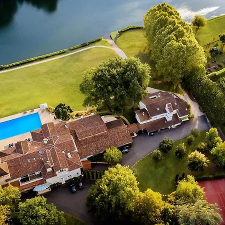 מלון La Reserve Restaurant 5*