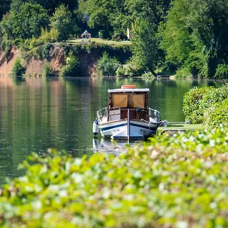 מלון La Reserve Restaurant 5*