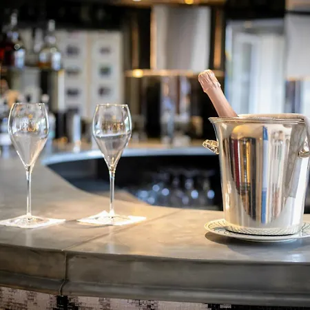 La Reserve Restaurant מלון