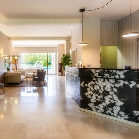 La Reserve Restaurant מלון 5*